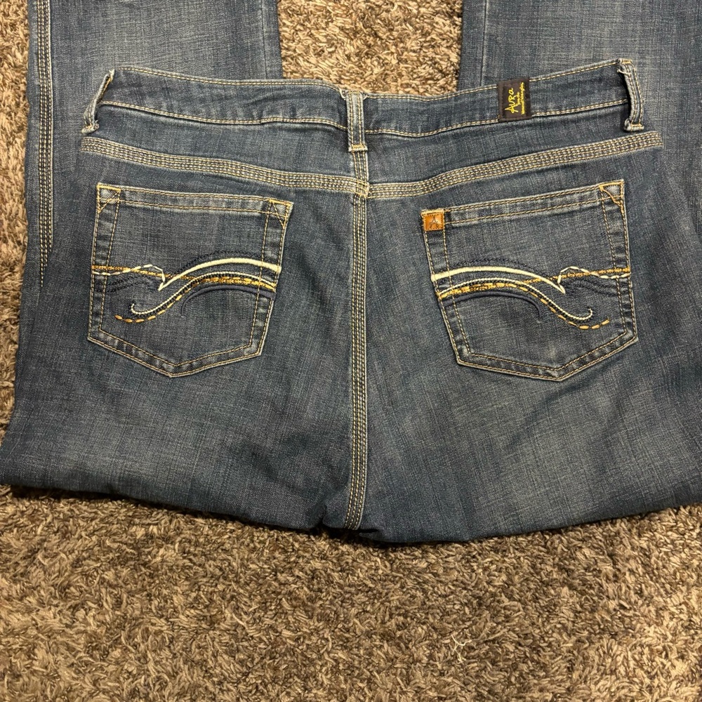 Wrangler Women's Straight Leg Jeans in Medium Wash Blue